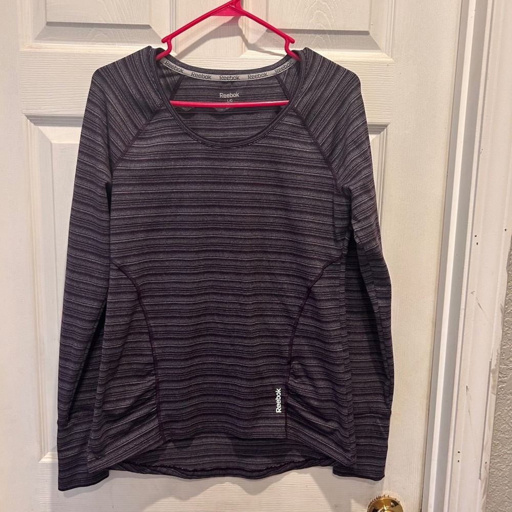 Reebok Women's Long Sleeve Athletic Top Striped‎ Thumbholes Size Large Athletic